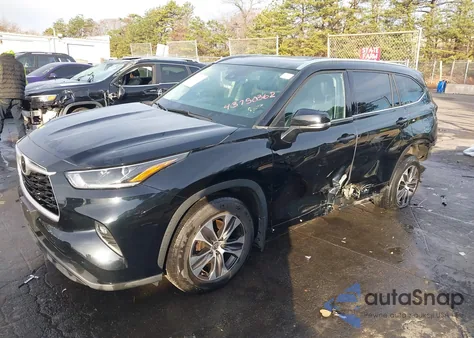 2021 Toyota Highlander Xle z USA, uszkodzony, nr VIN 5TDGZRBH7MS083490